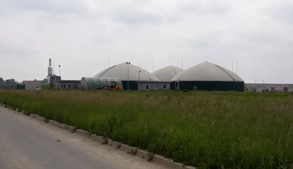 DONJI MIHOLJAC - Bioplinsko postojenje u Industrijskoj zoni Janjevci je u pogonu od 2018. godine. Snimljeno u svibnju 2019. Snimila Snježana Fridl