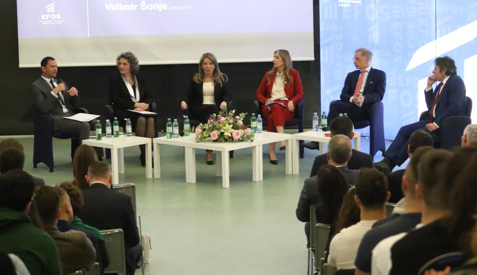 Osijek, 01. 04. 2025, EFOS, Pet guvernera središnjih banaka na Ekonomskom faultetu, Primož Dolenc, Anita Angelovska Bezhoska. Irena Radović, Jasmina Selmanović i Boris Vujčić...snimio GOJKO MITIĆ