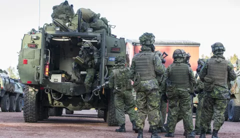 epa07120773 A handout photo made available by the Finnish Defence Forces on 26 October 2018 shows Finnish soldiers preparing for NATO's Exercise Trident Juncture 2018 in Lapland, Finland, 25 October 2018. According to reports, some 50,000 participants from over 30 nations are expected to take part in the NATO-led military exercise in Norway from 25 October to 23 November 2018. EPA/Ilari Valimaki/HANDOUT HANDOUT EDITORIAL USE ONLY/NO SALES