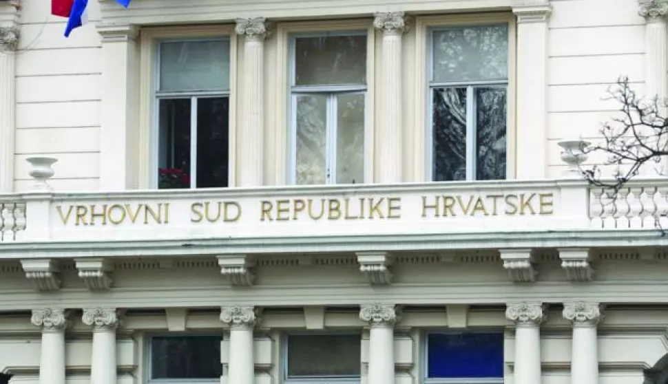 17.01.2015., Zagreb - Zgrada Vrhovnog suda Republike Hrvatske. Photo: Zeljko Lukunic/PIXSELL------2 STUPCA COLORNOVOSTI