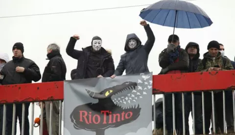 11, December, 2021, Belgrade - Blockade of traffic on the highway near the Sava Center with a request to ban the work of Rio Tinto in Serbia. Photo: Amir Hamzagic/ATAImages11, decembar, 2021, Beograd - Blokada saobracaja na auto-putua kod Sava centra sa zahtevom za zabranu rada Rio Tinta u Srbiji. Photo: Amir Hamzagic/ATAImages