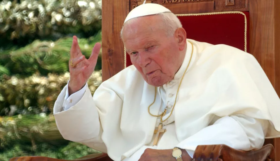 Zagreb, 13.01.2011 - Arhivska fotografija od 09.06.2003. godine prikazuje Papu Ivana Pavla II na Forumu u Zadru tijekom trećeg pastoralnog posjeta Hrvatskoj. Vatikan je u četvrtak objavio da su pripreme za beatifikaciju pape Ivana Pavla II. u završnici te da se uskoro može očekivati objava o proglašenju bivšeg pape blaženim. foto FaH/ Damir SENČAR /tš