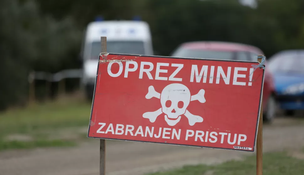 Osijek, Hrvatska, 30.09.2015. Predstavljanje projekta Naturavita vrijednog 40 milijuna eura, aktivnosti projekta razminiranja inundacijskog pojasa rijeke Drave. Tomislav Ban, pomoćnik ravnatelja sektora za operatinvo razminiranje, HCR. Photo: Davor Kibel/Glas Slavonije/Pixsell