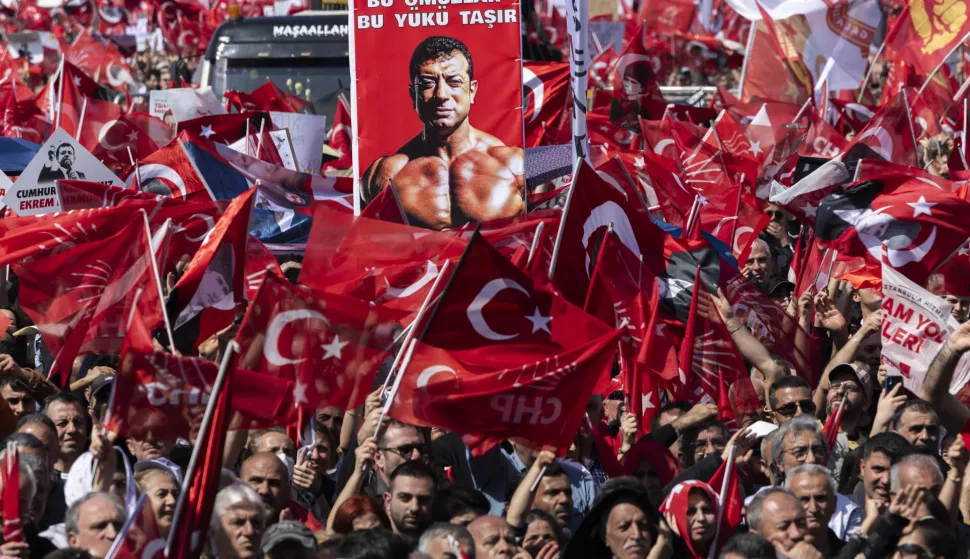 epa11996867 People take part in a demonstration organized by the main opposition Republican People's Party (CHP) against the detention of Istanbul mayor, in Istanbul, Turkey, 29 March 2025. Istanbul Mayor Ekrem Imamoglu of the Republican People's Party (CHP) was jailed and dismissed by the Turkish Ministry of Interior on 23 March on corruption charges, following his detention on 19 March along with 100 others. EPA/TOLGA BOZOGLU
