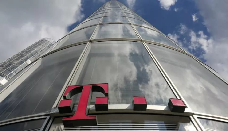 Zagreb, 29.04.2015 - Glavna skupina dioničara Hrvatskog telekoma na kojoj dioničari odlučuju i o prijedlogu za isplatu dividende. Na slici Sky Office neboder u Zagrebu u kojem je smjeten Hrvatski telekom.foto HINA/ Damir SENČAR /ds