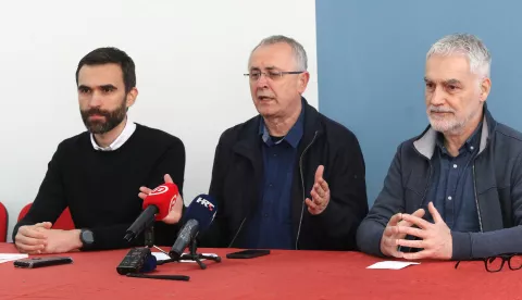 Osijek, 02. 024. 2025, Press povodom štrajka prosvetara u četvrtak. Čelnici sindikata, Matija Kroflin, Nezavisni sindikat znanosti i visokog obrazovanja, Željko Stipić, Školski sindikat Preprorod, i Zrinko Turalija, Nezavisni sindikat zaposlenih u srednjim školama.snimio GOJKO MITIĆ