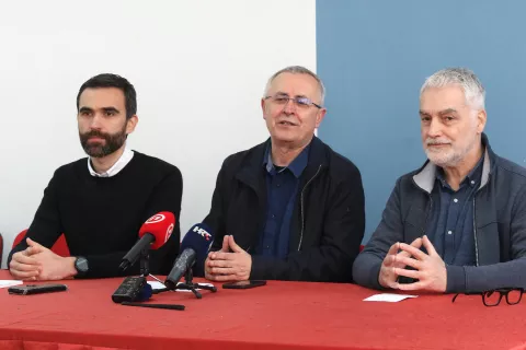 Osijek, 02. 024. 2025, Press povodom štrajka prosvetara u četvrtak. Čelnici sindikata, Matija Kroflin, Nezavisni sindikat znanosti i visokog obrazovanja, Željko Stipić, Školski sindikat Preprorod, i Zrinko Turalija, Nezavisni sindikat zaposlenih u srednjim školama.snimio GOJKO MITIĆ