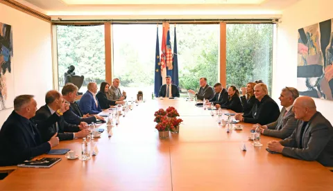 Zagreb, 02.04.2025. - Predsjednik Republike Zoran Milanović primio je danas članove Hrvatskog kluba olimpijaca, krovne organizacije svih hrvatskih sportaša sudionika olimpijskih igara kojemu je osnovna aktivnost sportskim i humanitarnim djelovanjem voditi brigu o bivšim i budućim olimpijcima. foto HINA/ Ured predsjednika Republike Hrvatske/Dario Andrišek/ ml