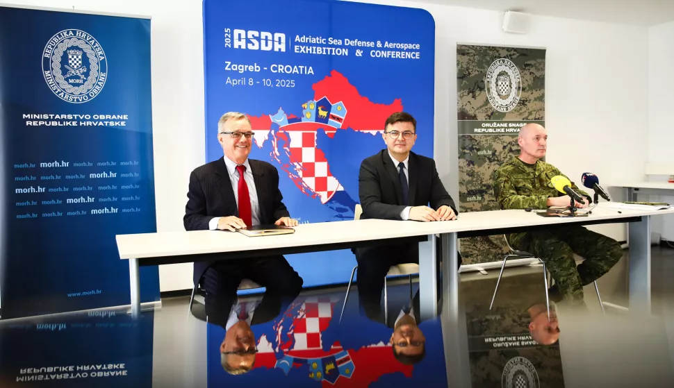 02.04.2025., Zagreb, Konferencija za medije povodom odrzavanja osme po redu medjunarodne izlozbe Jadranske vojne i zrakoplovne izlozbe i konferencije (Adriatic Sea Defense & Aerospace Exhibition and Conference – ASDA) Konferenciji za medije nazocili su direktor tvrtke TNT Productions Justin Web, direktor Glavnog stozera Oruzanih snaga RH general-bojnik Denis Tretinjak i ravnatelj Uprave za materijalne resurse u Ministarstvu obrane Ivica Grebenar. Photo: Emica Elvedji/PIXSELL