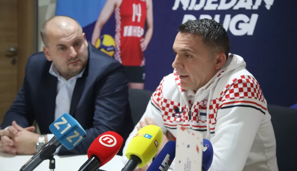 Zagreb, 06.02.2025. - U Hrvatskom odbojkaškom savezu predstavljen je novog izbornik Hrvatske muške odbojkaške reprezentacije. Na fotografiji Frane Žanić i novi izbornik Ratko Peris. foto HINA /Zvonimir KUHTIĆ/ kuzo