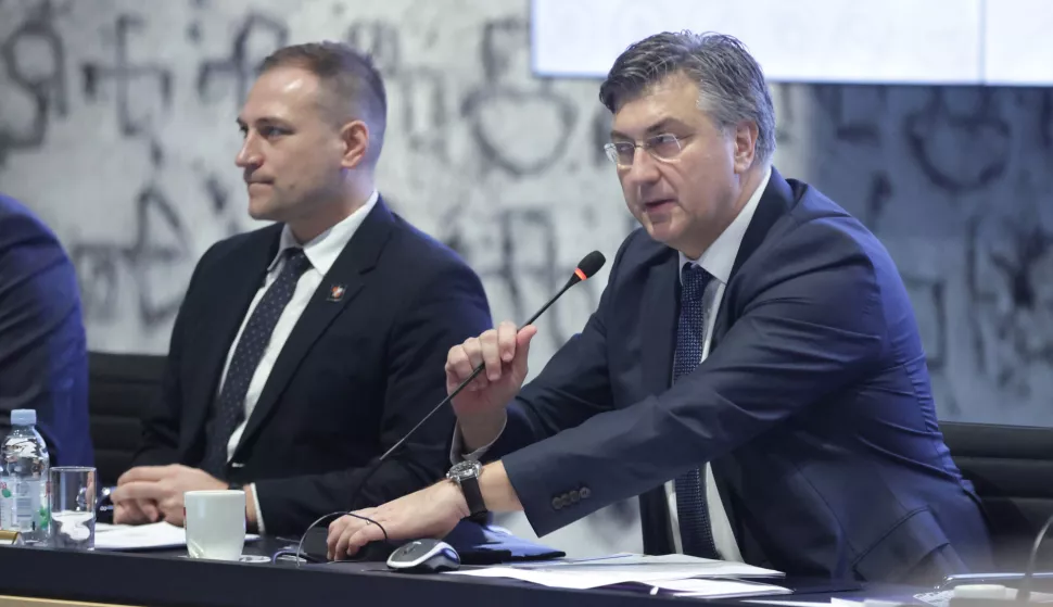 Zagreb, 03.04.2025.- Predsjednik Vlade Andrej Plenković i članovi Vlade održali su sastanak s predstavnicima graditeljskog sektora na temu održivosti i konkurentnosti graditeljstva te priuštivog stanovanja. Na fotografiji Andrej Plenković.foto HINA/ Admir BULJUBAŠIĆ/ abu