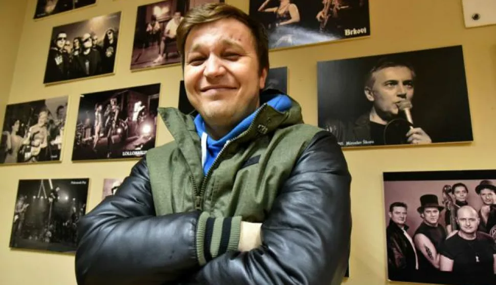 mozaik...vinkovci...28.12.2016.vanilla club; 9. rock marinfest 2016, rock festival za bubamaru; nastupili jale, masna mrlja, bruno & +40, the karambol, septica, m.o.r.t., edo maajka (na fotki) i brkovifoto Gordan Panić------MOZAIK, 5 stupca