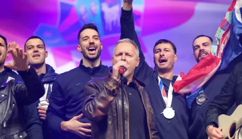 Zagreb, 03.02.2025 - Doček hrvatske rukometne reprezentacije sa Svjetskog rukometnog prvenstva nakno osvajanja srebrne medalje, na Trgu bana Jelačića. Na slici Marko Perković Thompson, Zvonimir Srna, Domagoj Duvnjak, Mateo Maraš.foto HINA/ Damir SENČAR/ ds