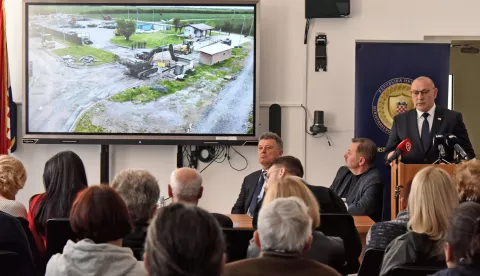 Vukovar, 04.04.2025. - Potpredsjednik Vlade i ministar hrvatskih branitelja Tomo Medved nazočio je identifikaciji posmrtnih ostataka žrtava iz Domovinskog rata u Nacionalnoj memorijalnoj bolnici "Dr. Juraj Njavro". Na fotografiji Tomo Medved. foto HINA/ Gordan PANIĆ/ gp