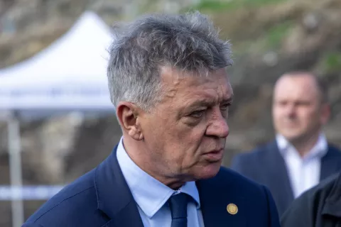 04.04.2025 - Vukovar Ministar Medved obisao je Petrovacku dolu, lokaciju na kojoj se nalazi ranije pronadena masovna grobnica i koja se i dalje pretrazuje Photo: Borna jaksic/PIXSELL