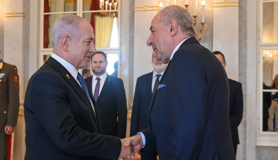 epa12007047 Hungarian President Tamas Sulyok (R) receives Israeli Prime Minister Benjamin Netanyahu in the presidential Alexander Palace in Budapest, Hungary, 03 April 2025. EPA/Noemi Bruzak HUNGARY OUT