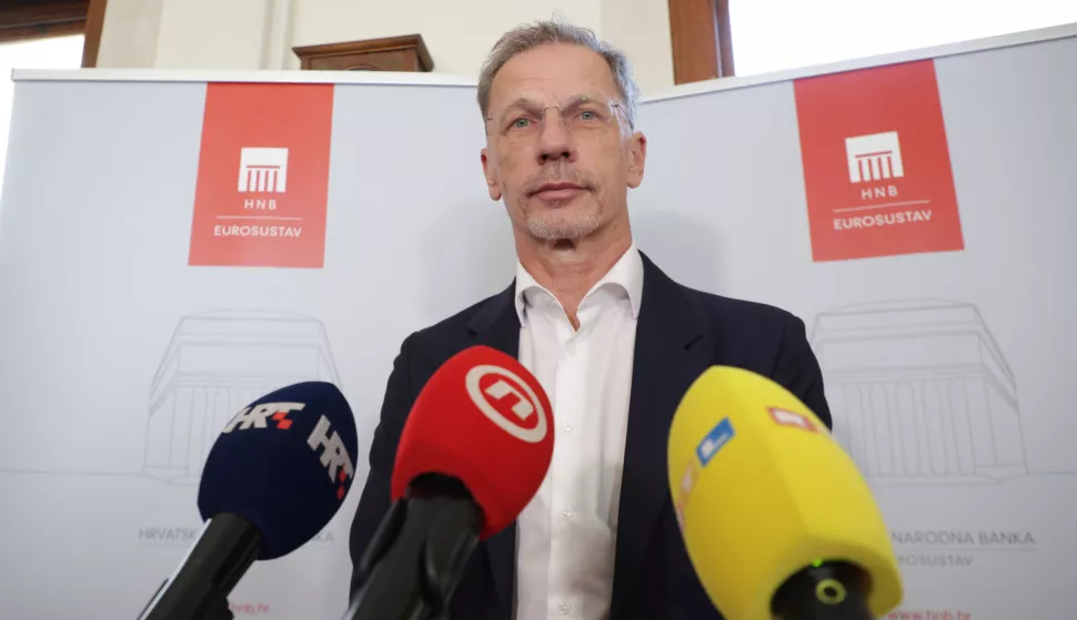 Zagreb, 05.04.2025.- Dan otvorenih vrata Hrvatske narodne banke (HNB) gdje su zainteresirani građani mogli razgledati Okruglu dvoranu u glavnoj zgradi HNB-a, a organizirane su i edukativne radionice u cilju financijskog opismenjavanja. Na fotografiji guverner HNB-a Boris Vujčić.foto HINA/ Admir BULJUBAŠIĆ/ abu