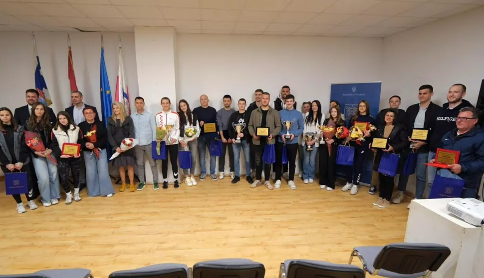 U Kući Reichsmann u Đakovu održana je tradicionalna dodjela nagrada najboljim đakovačkim sportašima, sportašicama, treneru, mladim nadama i sportskim ekipama za 2024. godinu