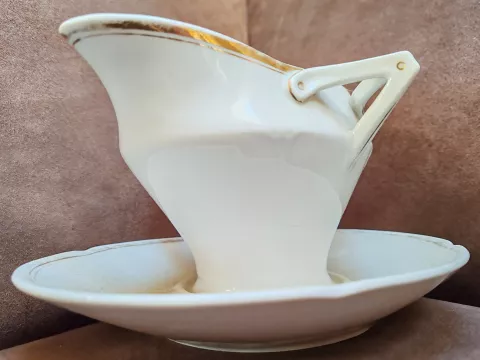 Porculanska secesijska sosijera - AntikfanatikOsijek, 5. travnja 2025.Snimio: Grgur Marko Ivanković