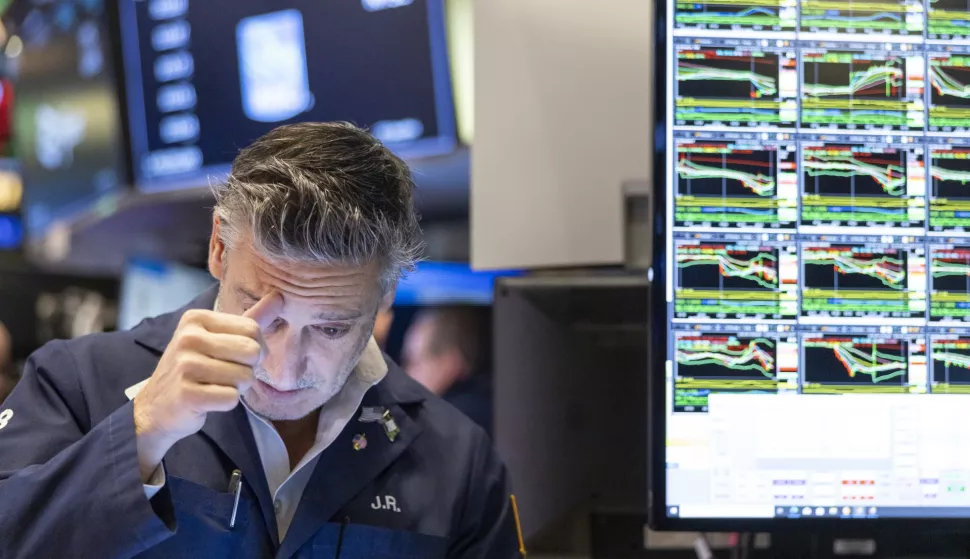 epa12009636 A trader works on the floor at the Opening Bell of the New York Stock Exchange in New York, New York, USA, 04 April 2025. World financial markets are continuing to react to reciprocal tariffs that US President Donald Trump announced on 02 April. EPA/JUSTIN LANE