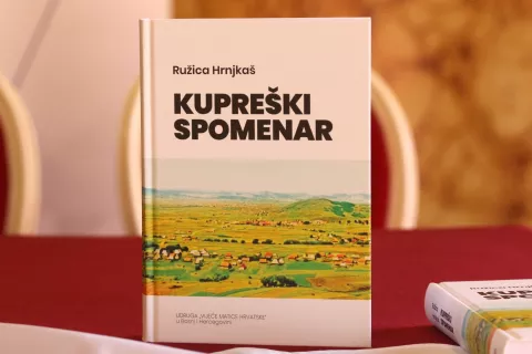 Osijek, 05. 04. 2025, HNK, foaje- promocija knjige Kupreški Spomenar, autorice Ružice Hrnjikaš.snimio GOJKO MITIĆ