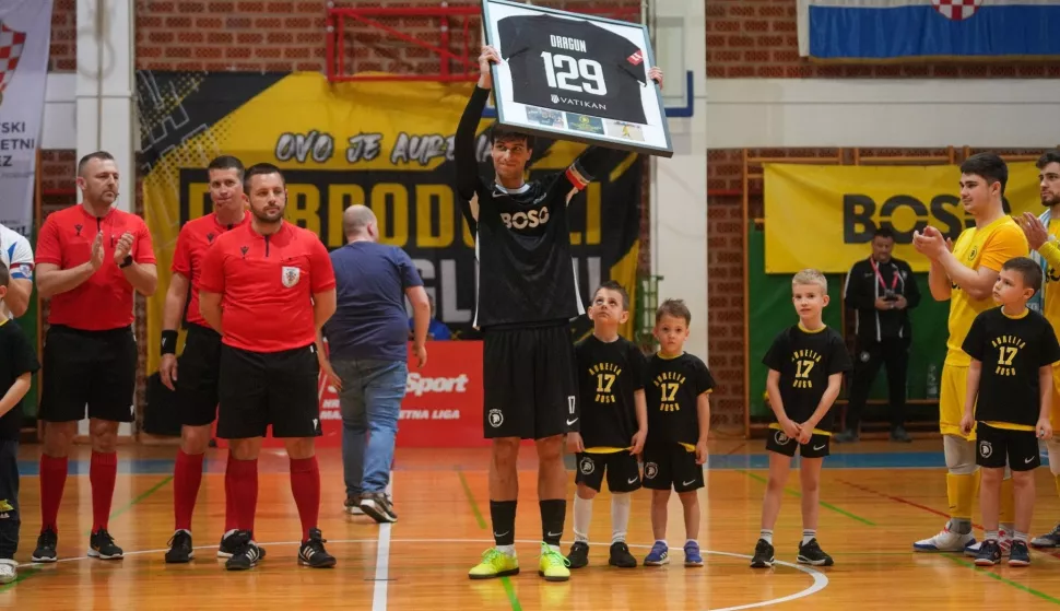 AURELIA BOSO - OSIJEKFUTSAL, TRAVANJ 2025DUJE DRAGUN OPROŠTAJ OD AURELIJEFOTO: AURELIA BOSO/LEO SUHORSKI