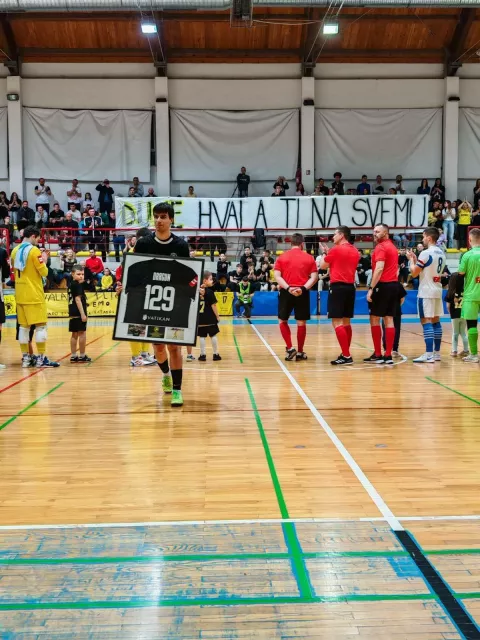 AURELIA BOSO - OSIJEKFUTSAL, TRAVANJ 2025DUJE DRAGUN OPROŠTAJ OD AURELIJEFOTO: AURELIA BOSO/LEO SUHORSKI