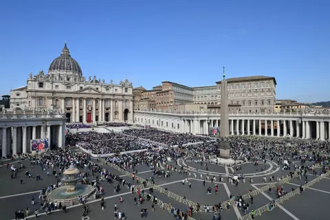 epa12013375 Faithful attend a Holy Mass for the Jubilee of the Sick and Health Care Workers in Saint Peter's Square at Vatican City, 06 April 2025. EPA/Darek Delmanowicz POLAND OUT