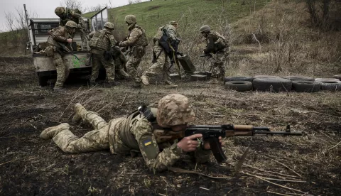 epa11999446 A handout picture made available by the press service of the 24th Mechanized Brigade of Ukrainian Armed Forces on 30 March 2025 shows servicemen of the 24th Mechanized Brigade named after King Danylo, improve their tactical skills on the training field at an undisclosed location in the east of Ukraine, 29 March 2025 amid the ongoing Russian invasion. Russian troops entered Ukrainian territory on 24 February 2022, starting a conflict that has provoked destruction and a humanitarian crisis. EPA/Press service of the 24 Mechanized brigade HANDOUT HANDOUT EDITORIAL USE ONLY/NO SALES
