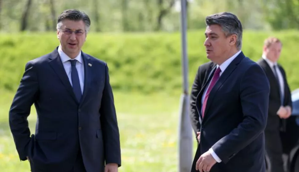 22.04.2020., Jasenovac - Obiljezavanje 75. obljetnice proboja posljednjih zatocenika ustaskog logora Jasenovac. Zbog pandemije koronavirusa, proboj zatocenika obiljezen je samo prigodnom ceremonijom polaganja vijenaca u Spomen podrucju Jasenovac kod spomenika "Kameni cvijet", bez svecane komemoracije. Predsjednik Vlade Andrej Plenkovic, predsjednik RH Zoran Milanovic Photo: Slavko Midzor/PIXSELL