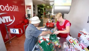 snimio Davor KIBEL,Osijek, 18.07.2017. Ulica H.Republike, NTL trgovina