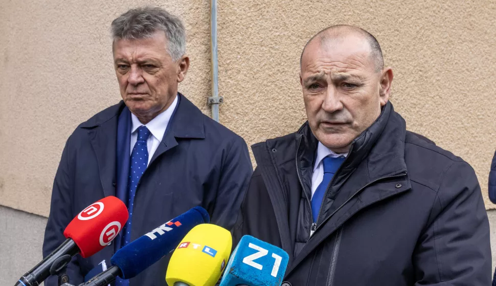 Zagreb, 7.4.2025 - U organizaciji Ministarstva hrvatskih branitelja održana je identifikacija posmrtnih ostataka žrtava iz Domovinskog rata, kojoj su prisustvovali potpredsjednik Vlade i ministar hrvatskih branitelja Tomo Medved (D)i glavni državni odvjetnik Ivan Turudić (L). Na završnu identifikaciju pozvane su obitelji sedam žrtava ekshumiranih iz masovne grobnice na Petrovačkoj doli kod Vukovara.Foto Hina/ Dario GRZELJ/ dag