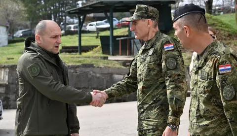 Knin, 12.03.2025. - Potpredsjednik Vlade i ministar obrane Ivan Anušić i načelnik Glavnog stožera Oružanih snaga RH general-pukovnik Tihomir Kundid obišli su pripadnike Gardijske mehanizirane brigade u vojarni 4. gardijske brigade Pauci u Kninu i objekte u vojarni General-bojnik Andrija Matijaš-Pauk. foto HINA/ MORH/T. Brandt/ ml