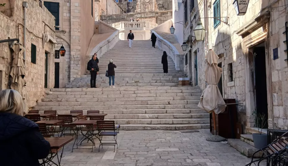 Dubrovnik, 07.04.2025. – Završena je obnova dubrovačkih Skalina uz Jezuite iz 18. stoljeća, koji su posebnu popularnost stekli zbog serijala "Igra prijestolja". foto HINA/Baldo MARUNČIĆ