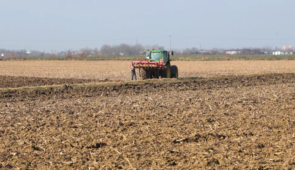 Osijek, 05. 02. 2025., oranica, traktor, poljoprivreda, ilustracija, slobodnjak, slobodnjaciSNIMIO BRUNO JOBST