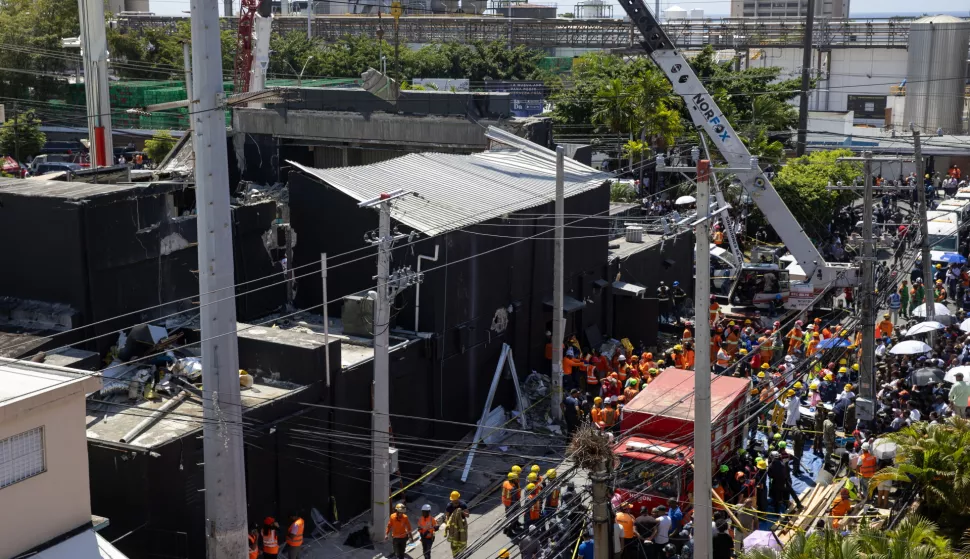 epa12018782 Members of the fire and rescue services work at the scene after the collapse of the Jet Set Club's roof in Santo Domingo, Dominican Republic, 08 April 2025. The death toll from the collapse of the roof of a popular discotheque in the Dominican capital has risen to 44, while the number of injured is over a hundred and there is an undetermined number of people trapped in the rubble, according to the latest provisional data from the Emergency Operations Center (COE). EPA/ORLANDO BARRIA