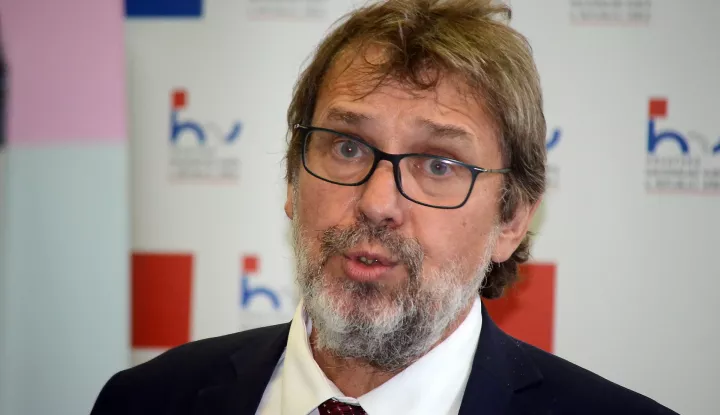 osijek, 16 rujna 2022, 11,00 sati, kulturni centar, gradonačelnik i župan su primili izaslanstvo hrvatskog nacionalnog vijeća u republici srbiji i predsjednika demokratskog saveza hrvata u vojvodini i hrvatskog zastupnika u skupštini srbije tomislava žigmanova (PHOTO) i jasnu vojnić predsjednicu hnv-a sa suradnicima, novinar ivan alilovićsnimio zdenko pušić