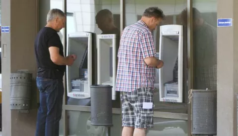 29.08.2014., Koprivnica - Podizanje novca sa bankomata. Foto: Marijan Susenj/Pixsell------dva stupca novosti