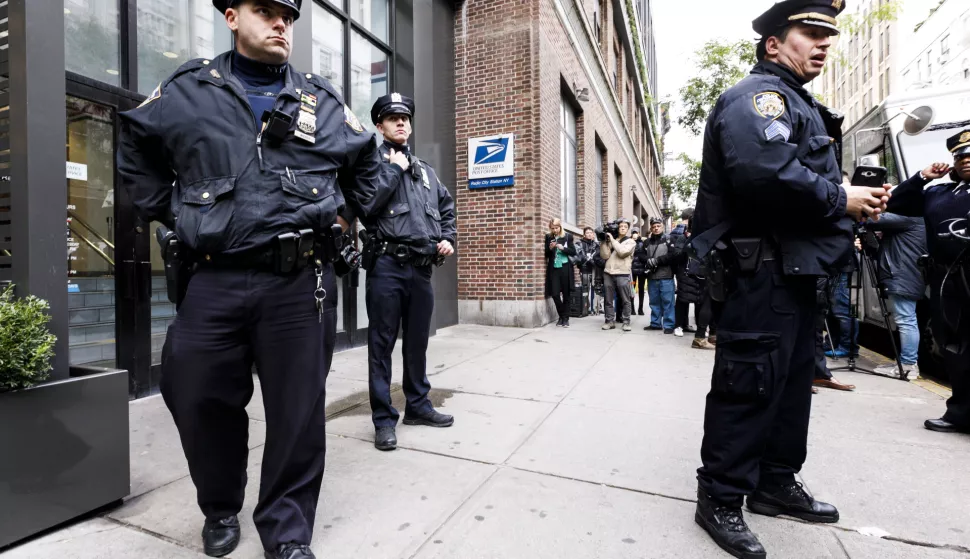 epa07121595 Police officers stand outside of a US post office where another suspicious package was discovered and removed by the New York Police Department's bomb squad in New York, New York, USA, 26 October 2018. In recent days packages containing pipe bombs were sent to several prominent figures across the country, sparking a sprawling nationwide investigation. EPA/JUSTIN LANE