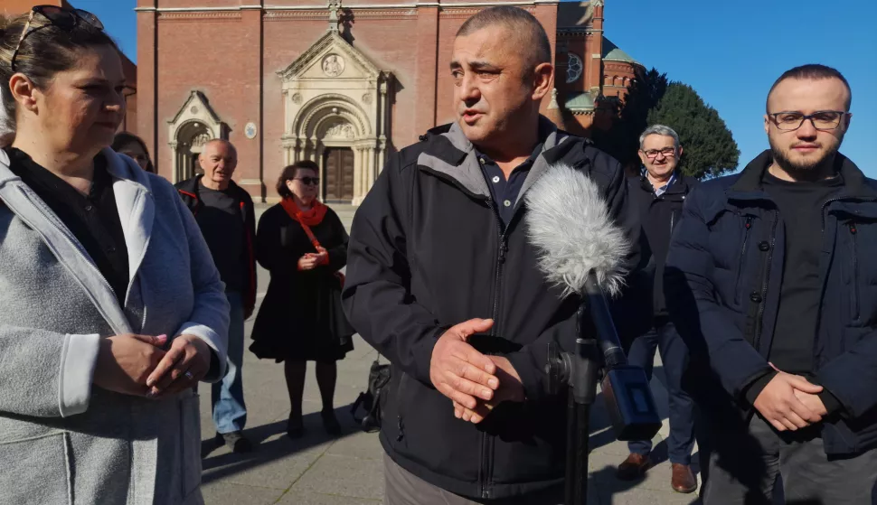 ĐAKOVO – Na Trgu ispred katedrale u petak je predstavljena koalicija Zajedno za Đakovo, a koju čine HSU, HNS, Politička platforma Srce Slavonije, HSS, Pravo i pravda te Nezavisna lista Široko Polje. Njezin gradonačelnički kandidat Zoran Vinković predstavio je tom prilikom kandidata za svoga zamjenika – Damira Mićana, iz redova novoosnovane platforme Srce Slavonije, a koja je nastala nakon rascjepa u GO SDP-a upravo zbog odluke dotadašnje garniture gradskog SDP-a da se koalira s Vinkovićem..