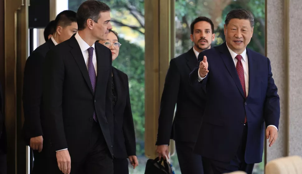 epa12024163 Chinese President Xi Jinping (R) gestures in the presence of Spanish Prime Minister Pedro Sanchez (L) as they arrive for a bilateral meeting at Diaoyutai Guest House in Beijing, China, 11 April 2025. EPA/ANDRES MARTINEZ CASARES/POOL