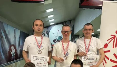 VUKOVARKorisnici Udruge za osobe s intelektualnim oštećenjem Golubica Vukovar u okviru programa Možemo i mi III uz pratnju voditelja sudjelovali su na Prvenstvu Hrvatske u bowlingu koje je održano u ZagrebuTRAVANJ 2024.