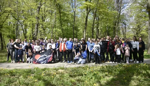 VUKOVAR - "Leptirići" i "fudžijevci" sadili šumuTRAVANJ 2025.Vukovar je u subotu bio domaćin prve velike akcije u sklopu projekta "Snaga sporta i šume – za inkluzivnije društvo kroz sport i prirodu", koji provode Futsal Dinamo, udruga reKreativan Kvart, tvrtka Project O2 i Zaklada Nema predaje. 