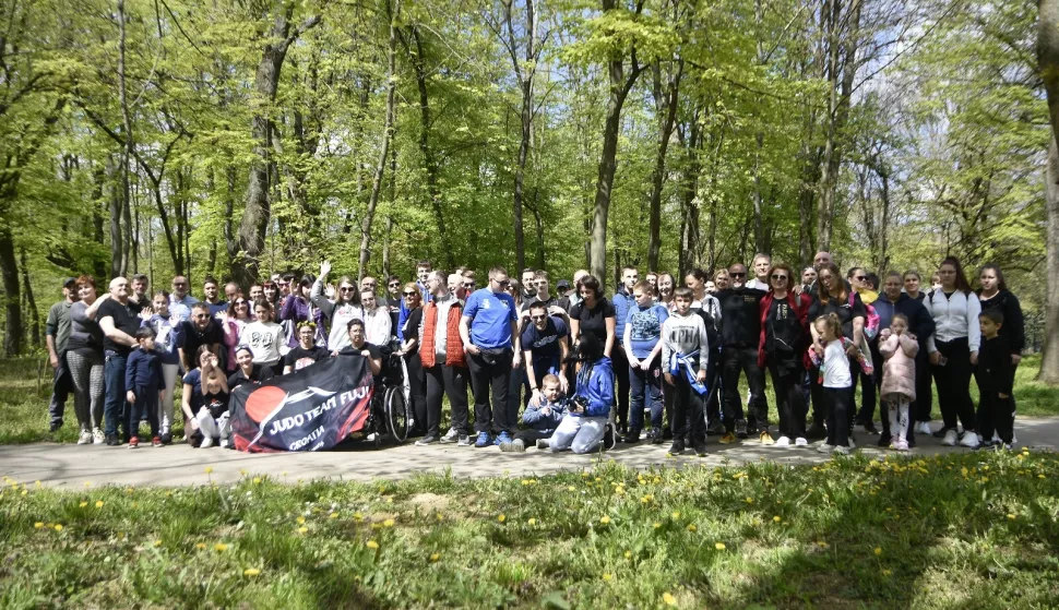 VUKOVAR - "Leptirići" i "fudžijevci" sadili šumuTRAVANJ 2025.Vukovar je u subotu bio domaćin prve velike akcije u sklopu projekta "Snaga sporta i šume – za inkluzivnije društvo kroz sport i prirodu", koji provode Futsal Dinamo, udruga reKreativan Kvart, tvrtka Project O2 i Zaklada Nema predaje. 