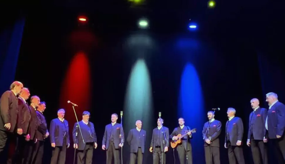 Punta Arenas, 10.4.2025.- Faroski kantaduri, mu?ko pjeva?ko dru?tvo s otoka Hvara, nastupa ovaj tjedan u ?ileu u sklopu turneje pod nazivom "Za kri?em s Hrvatima Ju?ne Amerike" kojom ?eli povezati iseljenike s domovinom. foto HINA/ Miho Dobra?in/ ua