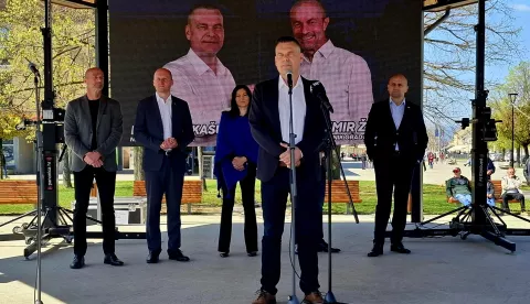 Na?ice, 12.04.2025 - Aktualni gradona?elnik Na?ica Kre?imir Ka?uba (C) bit ?e kandidat HDZ-a za novi mandat na toj du?nosti, a na predstavljanju izbornog programa u subotu je kazao kako ?e mu u idu?em razdoblju prioriteti biti demografska obnova te gospodarski i infrastrukturni projekti. foto HINA/ Igor VU?KOVI?/ ik