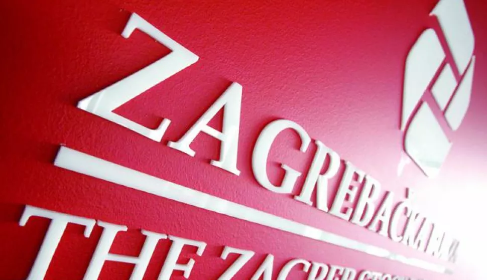 Zagreb, 27.07.2014 - Na Zagrebačkoj su burzi protekloga tjedna Crobex indeksi blago oslabili, dok se ulagači pripremaju za sezonu objave financijskih izvjeća idućega tjedna, a sudeći prema prvim objavama, rezultati domaćih kompanija neće biti poticajni. Arhivska fotografija od 19.12.2011. godine prikazuje logo Zagrebačke burze. foto FaH/ Damir SENČAR /ds