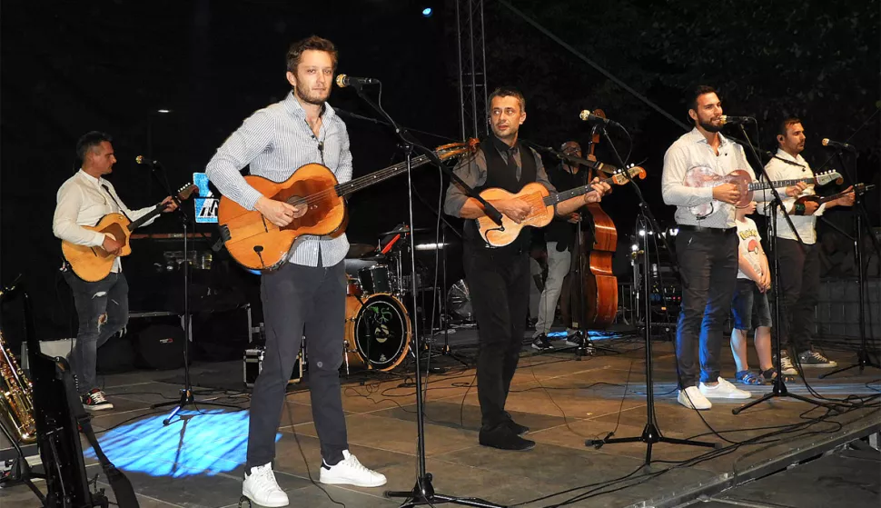 SLATINA, Osječki tamburaški sastav Kas u Slatini, 03.09.2019. snimio Petar Žarković