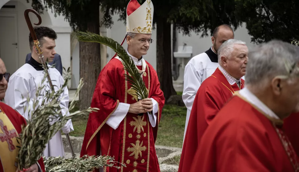 Zagreb, 13.4.2025 - Zagrebački nadbiskup mons. Dražen Kutleša (na slici) predvodio je euharistijsko slavlje i obred na blagdan Nedjelje Muke Gospodnje - Cvjetnice.Foto Hina/ Dario GRZELJ/ dag