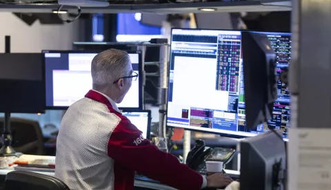 epa12020739 A trader works at the Opening Bell on the floor of the New York Stock Exchange in New York, New York, USA, 09 April 2025. World financial markets are continuing to react to reciprocal tariffs that US President Donald Trump implemented on 02 April. EPA/JUSTIN LANE